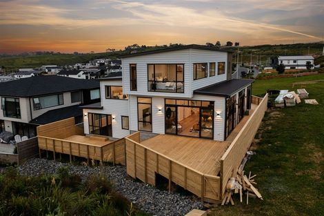 Photo of property in 38 Longshore Drive, Long Bay, Auckland, 0630