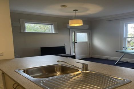 Photo of property in 152 Kelburn Parade, Kelburn, Wellington, 6012