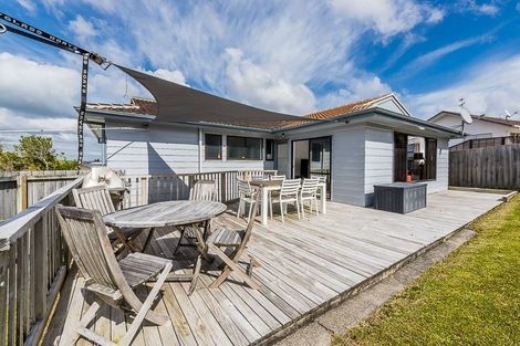 Photo of property in 62 West Harbour Drive, West Harbour, Auckland, 0618