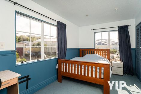 Photo of property in 4a Sunhaven Drive, Newlands, Wellington, 6037