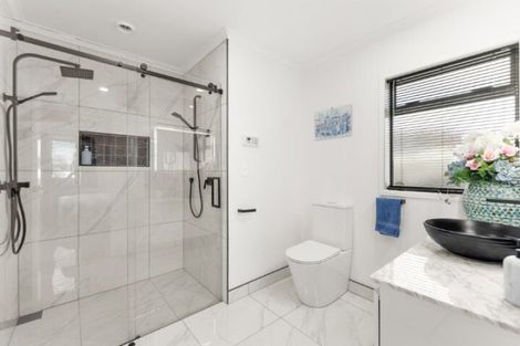 Photo of property in 36 Downing Place, Welcome Bay, Tauranga, 3112