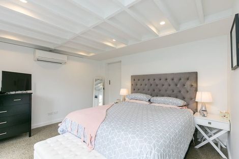 Photo of property in 1 Wakely Road, Newlands, Wellington, 6037