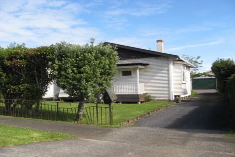 Photo of property in 13 Kiwi Esplanade, Mangere Bridge, Auckland, 2022