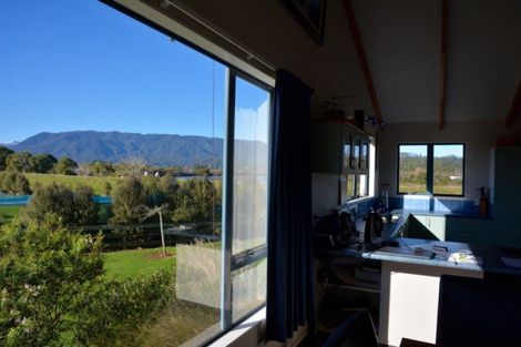 Photo of property in 68 Waverley Street, Karamea, 7893