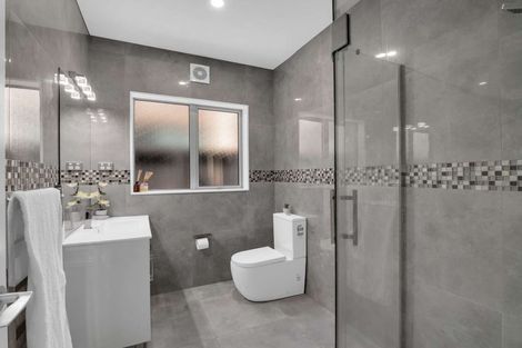 Photo of property in 114b Everglade Drive, Totara Heights, Auckland, 2105