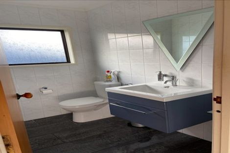 Photo of property in 1/10 Newburn Road, Waiake, Auckland, 0630