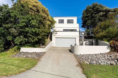 Photo of property in 4 Flaxmere Street, Waikanae Beach, Waikanae, 5036