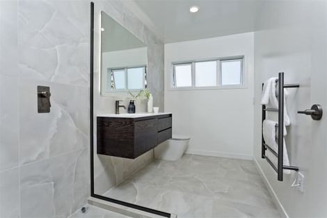 Photo of property in 1/8 Omana Road, Milford, Auckland, 0620