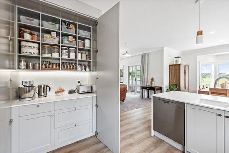 Photo of property in 191 Pukenamu Road, Te Horo, Otaki, 5581