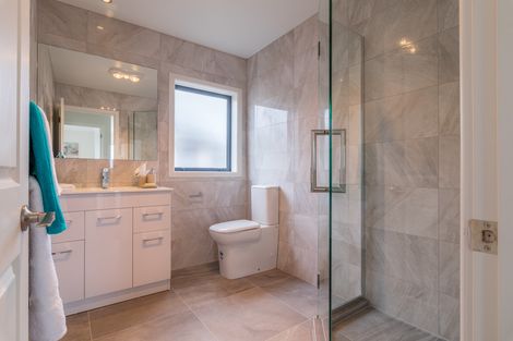 Photo of property in 9 Netherlands Avenue, Kelston, Auckland, 0602