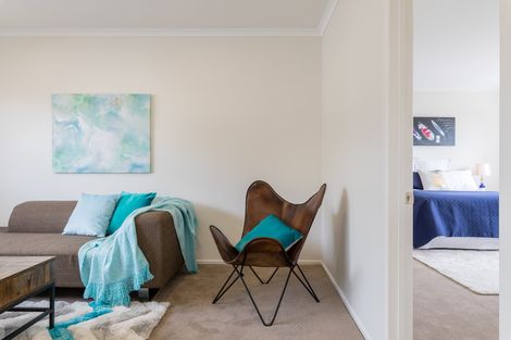 Photo of property in 9 Netherlands Avenue, Kelston, Auckland, 0602