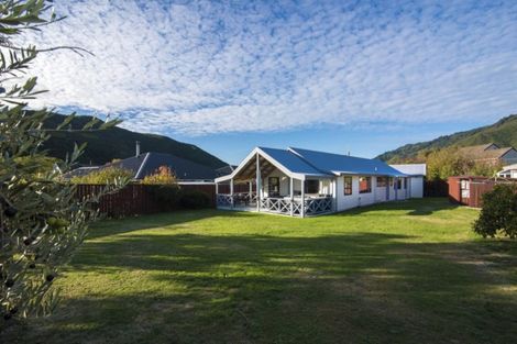 Photo of property in 4a Huia Street, Waikawa, Picton, 7220
