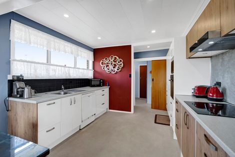 Photo of property in 40 Nevada Drive, Merrilands, New Plymouth, 4312