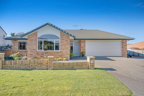 Photo of property in 84 Tauranga Place, Orewa, 0931