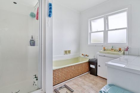 Photo of property in 22 Kingdale Road, Henderson, Auckland, 0610