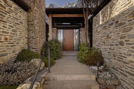Photo of property in 31 Hackett Road, Jacks Point, Queenstown, 9371