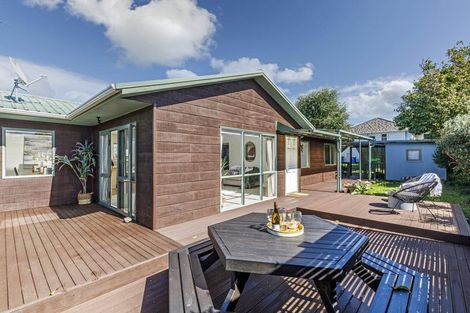 Photo of property in 2/18 Edgeworth Road, Glenfield, Auckland, 0629