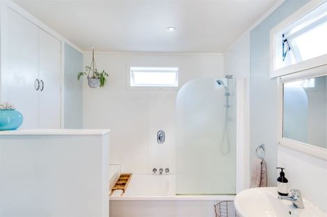 Photo of property in 132 Nelson Crescent, Napier South, Napier, 4110