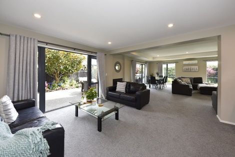 Photo of property in 37 Mcmahon Drive, Aidanfield, Christchurch, 8025