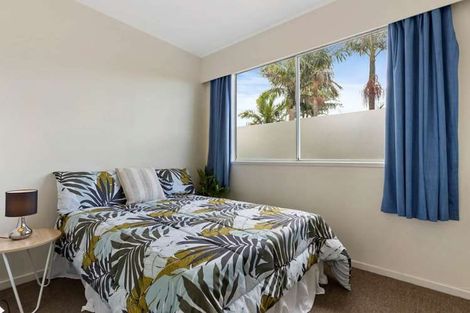 Photo of property in 2/200 Chivalry Road, Glenfield, Auckland, 0629