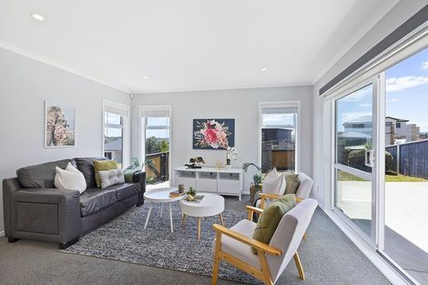 Photo of property in 5 Madeira Close, Whitby, Porirua, 5024