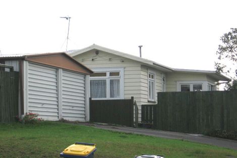 Photo of property in 2/60 Mcleod Road, Te Atatu South, Auckland, 0610