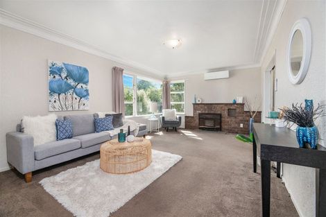 Photo of property in 2 Ashbourne Place, Glendene, Auckland, 0602
