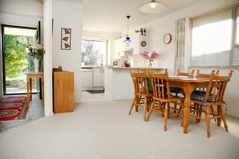 Photo of property in 13 Anton Place, Takanini, 2112