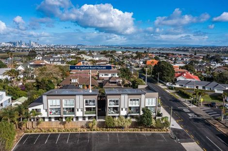 Photo of property in 4/4 Jutland Road, Hauraki, Auckland, 0622