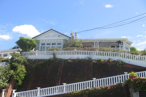 Photo of property in 12 Mariri Road, Kelburn, Wellington, 6012