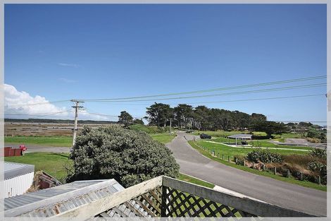 Photo of property in 3 Nash Parade, Foxton Beach, Foxton, 4815