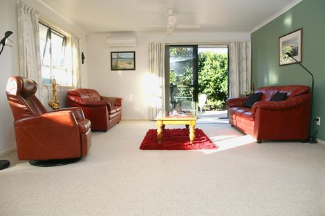 Photo of property in 13 Anton Place, Takanini, 2112