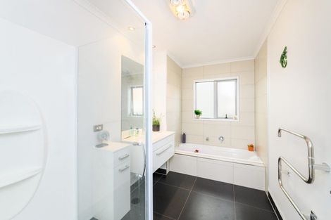 Photo of property in 3 D'urville Place, Kelvin Grove, Palmerston North, 4414