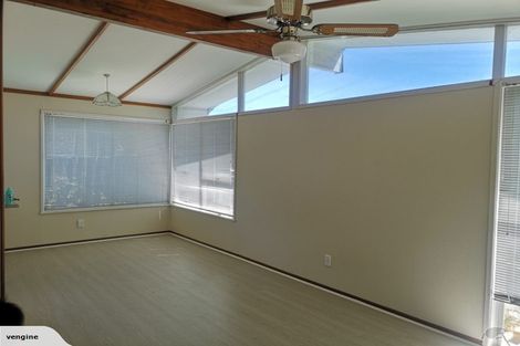 Photo of property in 22 Finlow Drive, Te Atatu South, Auckland, 0610