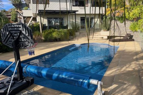 Photo of property in 8 Francis Curtis Avenue, Blockhouse Bay, Auckland, 0600