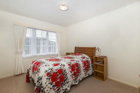 Photo of property in 2/37 Shakespeare Road, Milford, Auckland, 0620