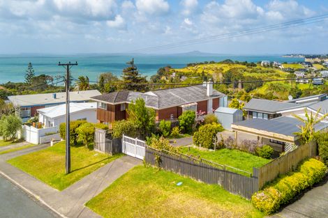 Photo of property in 70 Wade River Road, Stanmore Bay, Whangaparaoa, 0932