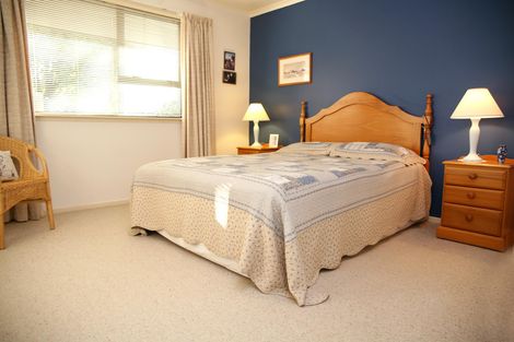 Photo of property in 13 Anton Place, Takanini, 2112