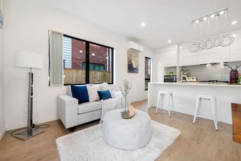 Photo of property in 6 Hinoki Way, Flat Bush, Auckland, 2019