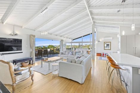 Photo of property in 13 Colmar Road, Mellons Bay, Auckland, 2014