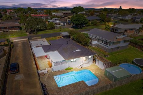 Photo of property in 6 Suwyn Place, Weymouth, Auckland, 2103