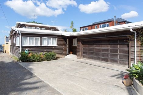 Photo of property in 21 Gladstone Road, Northcote, Auckland, 0627