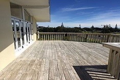 Photo of property in 18 Queens Road, Waikanae Beach, Waikanae, 5036