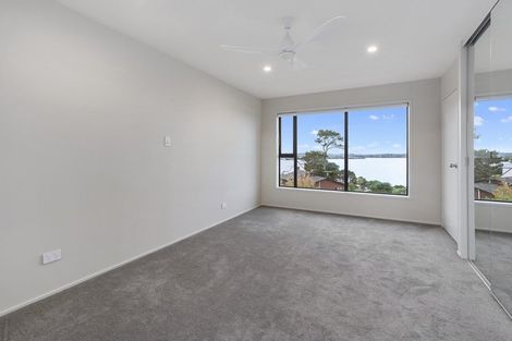 Photo of property in 187 West Harbour Drive, West Harbour, Auckland, 0618