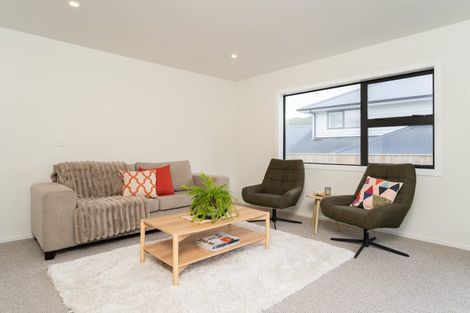 Photo of property in 50 Farnworth Terrace, Glenside, Wellington, 6037