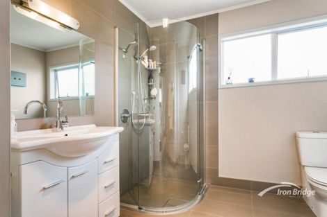 Photo of property in 3/108 East Coast Road, Forrest Hill, Auckland, 0620