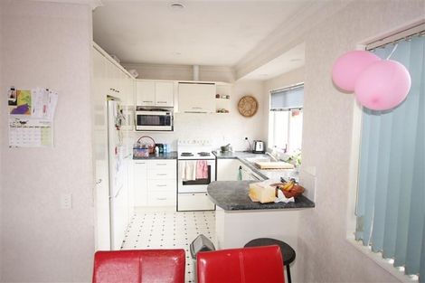 Photo of property in 110 Bob Charles Drive, Golflands, Auckland, 2013