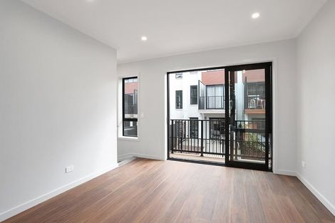 Photo of property in 4/35 Marine Parade, Hobsonville, Auckland, 0616