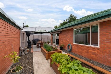 Photo of property in 105 Somerfield Street, Somerfield, Christchurch, 8024