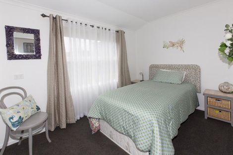 Photo of property in 3 Tua Tua Place, Baylys Beach, Dargaville, 0377